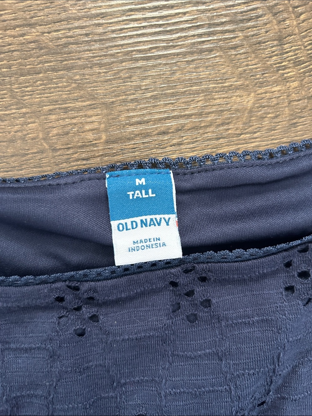 Old Navy Navy Eyelet Square Scoop Tank Top - M TALL - Picture 2 of 2